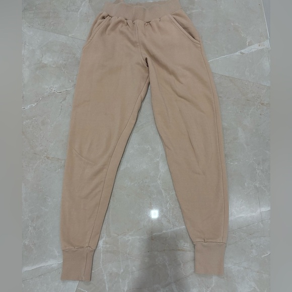 nasty girl collection Pants - NASTY GAL COLLECTION
High Waisted Tan Color Sweatpants Size 2 Elastic Waist Cuff